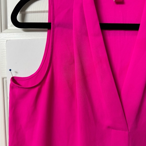 Vince Camuto Top, S, Fuschia, sleeveless V Neck NWOT - Picture 14 of 14
